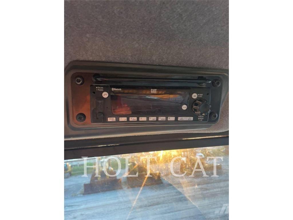 CAT 745 铰接式自卸车