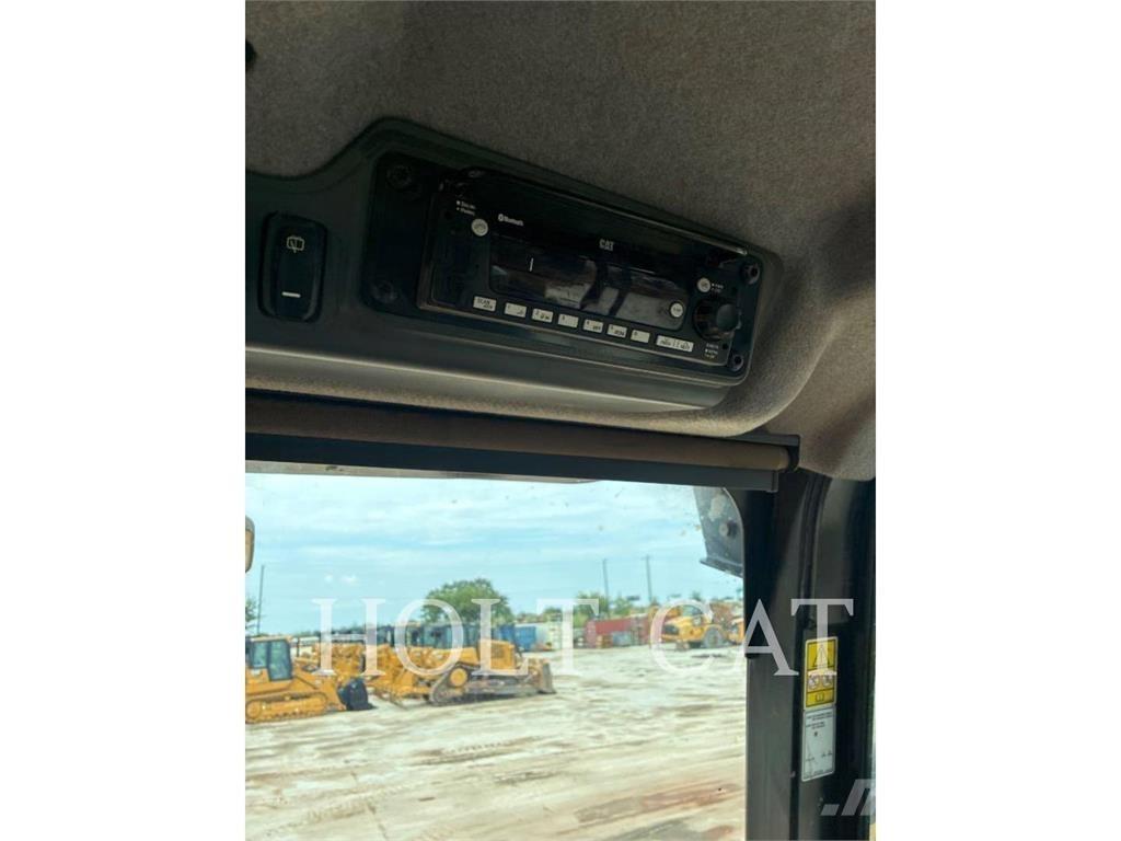 CAT 745 铰接式自卸车
