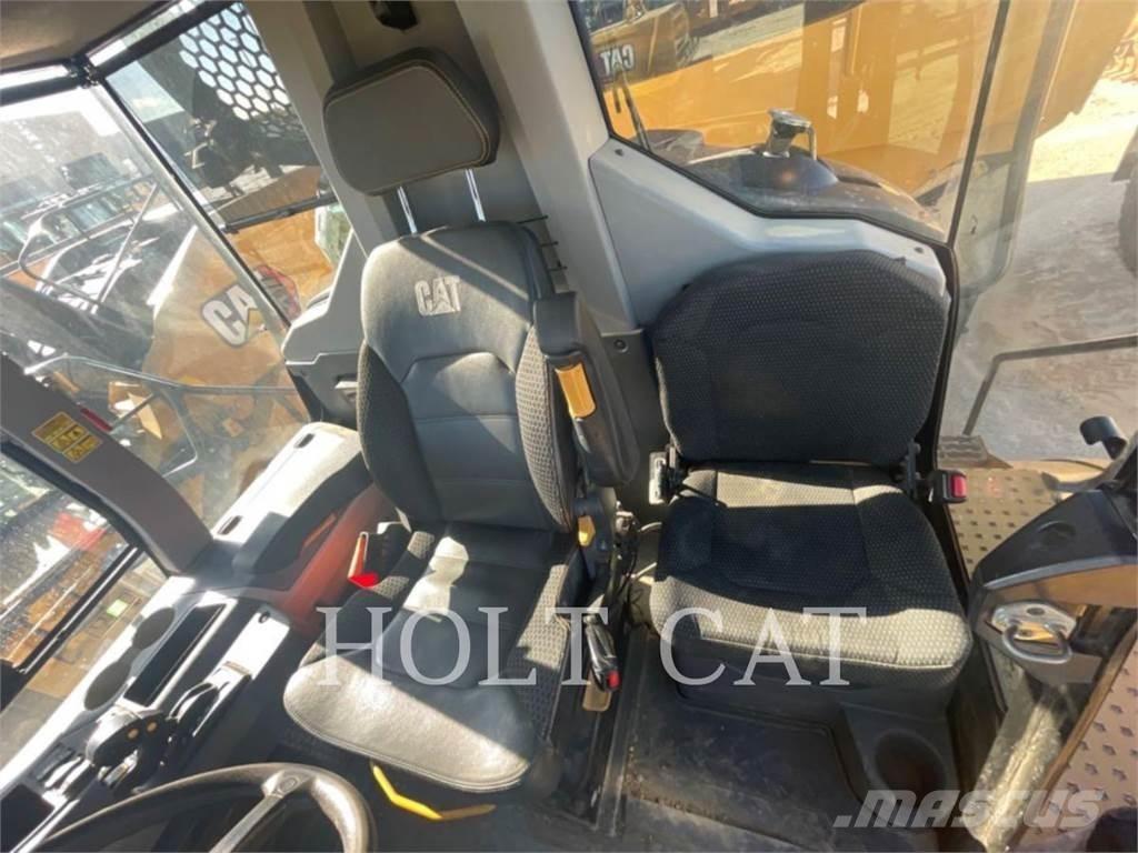 CAT 745 铰接式自卸车