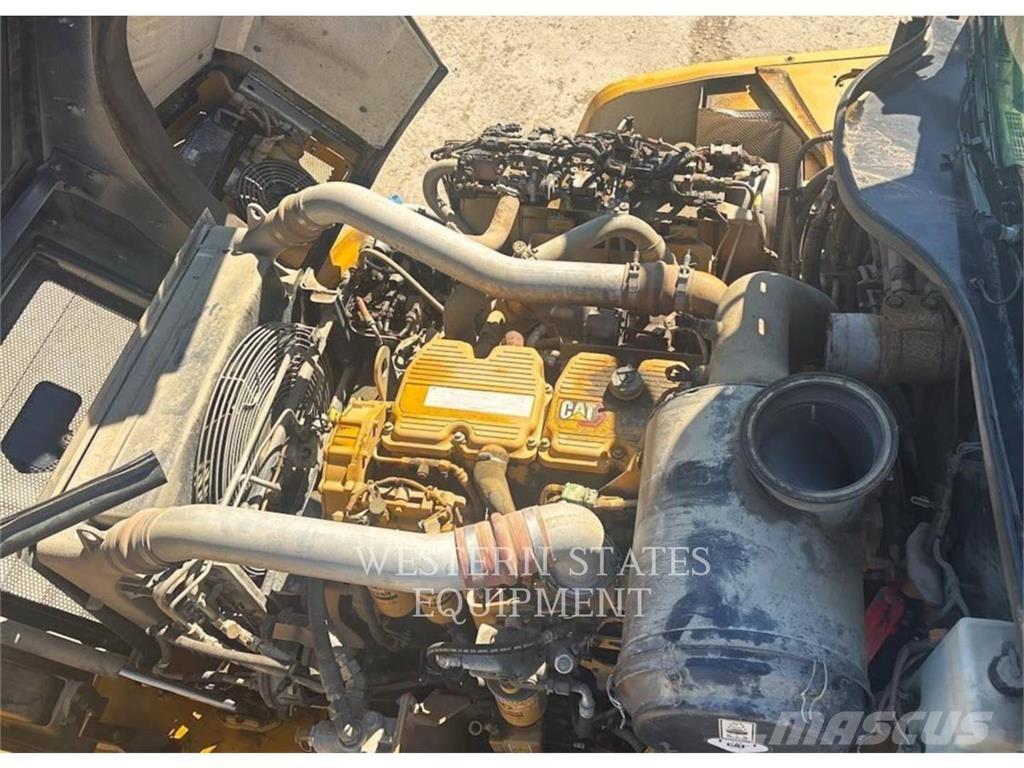 CAT 745 铰接式自卸车