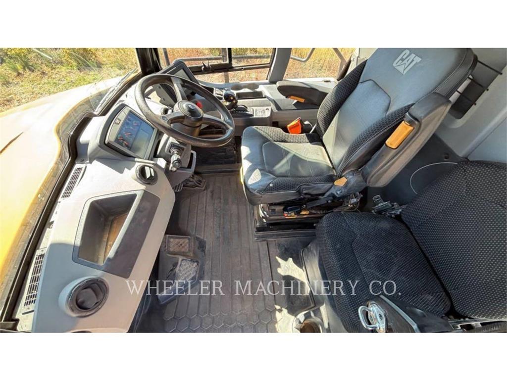 CAT 745 铰接式自卸车