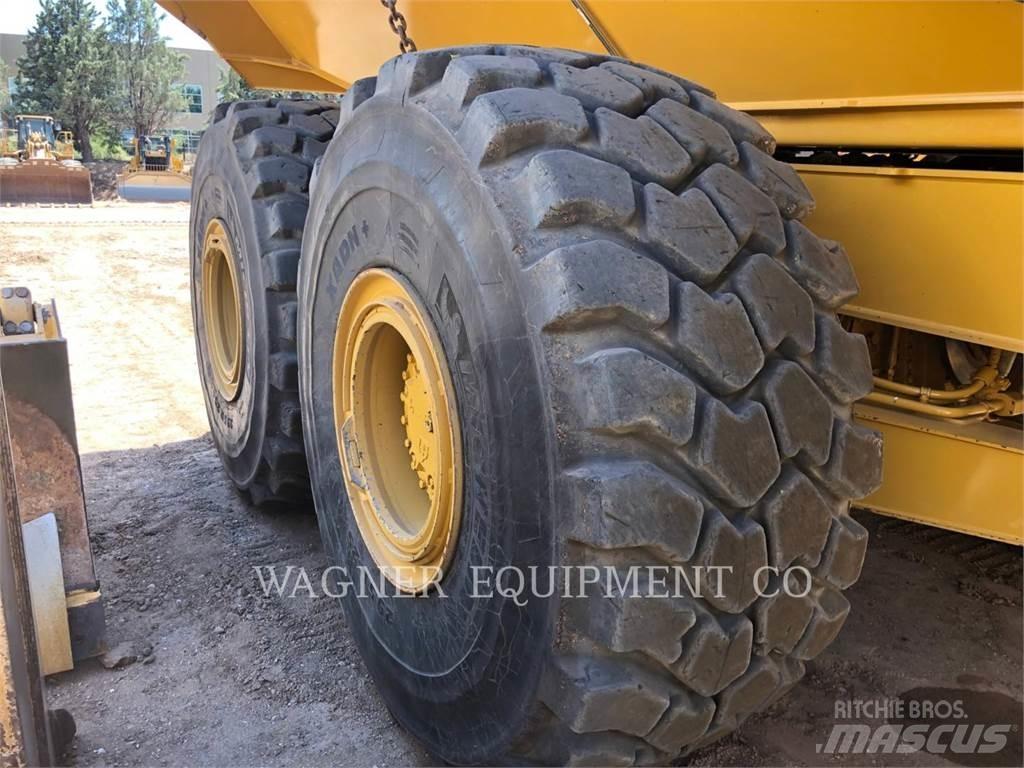 CAT 745 铰接式自卸车