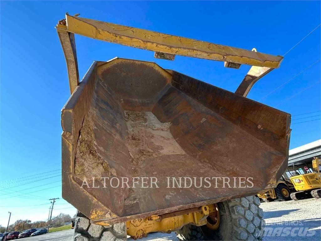 CAT 745 铰接式自卸车