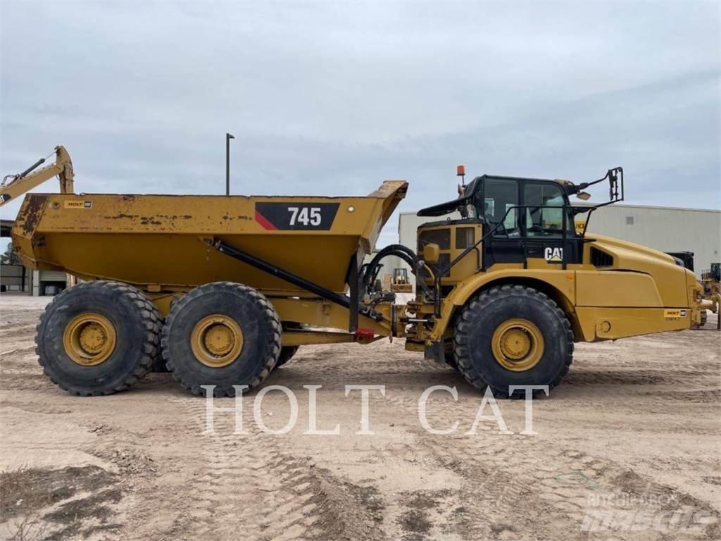 CAT 745 铰接式自卸车