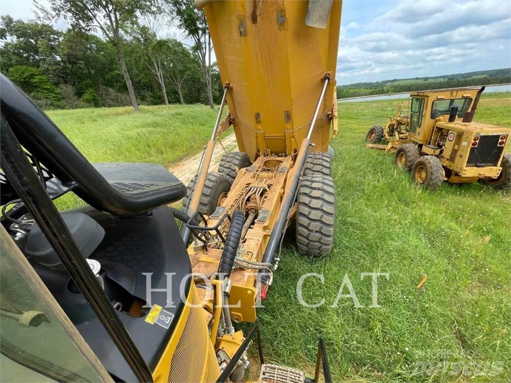 CAT 745-04 铰接式自卸车