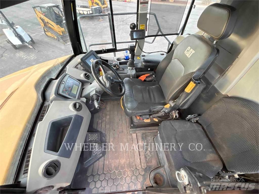 CAT 745 W/PAN 铰接式自卸车