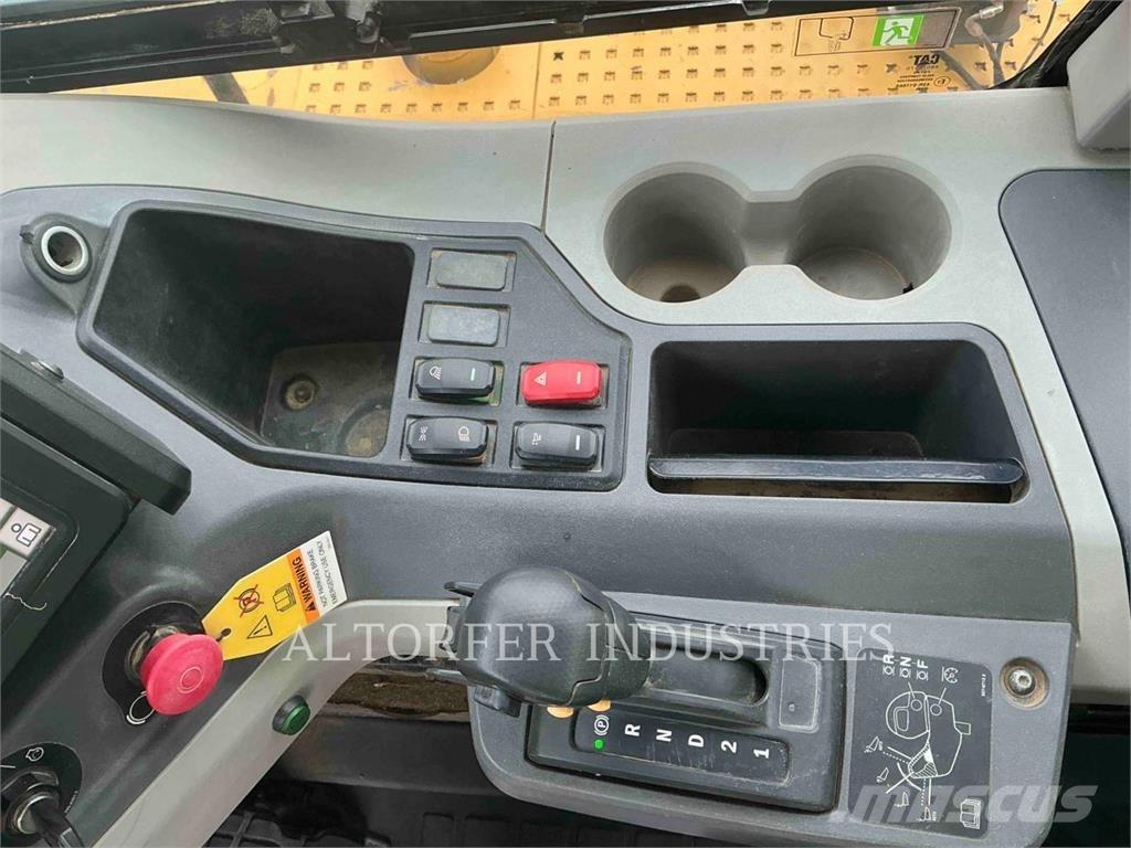 CAT 74504 铰接式自卸车