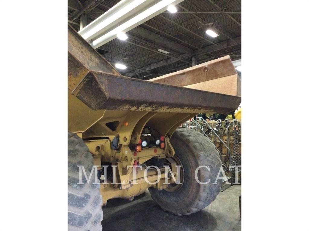 CAT 74504 铰接式自卸车