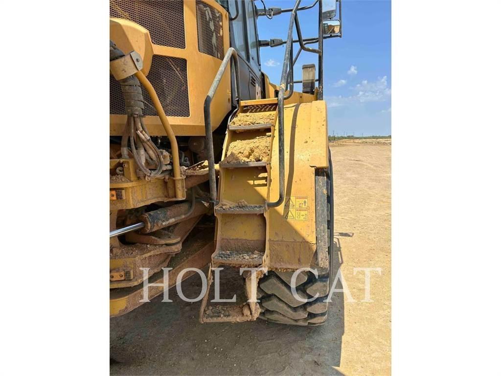 CAT 74504 铰接式自卸车