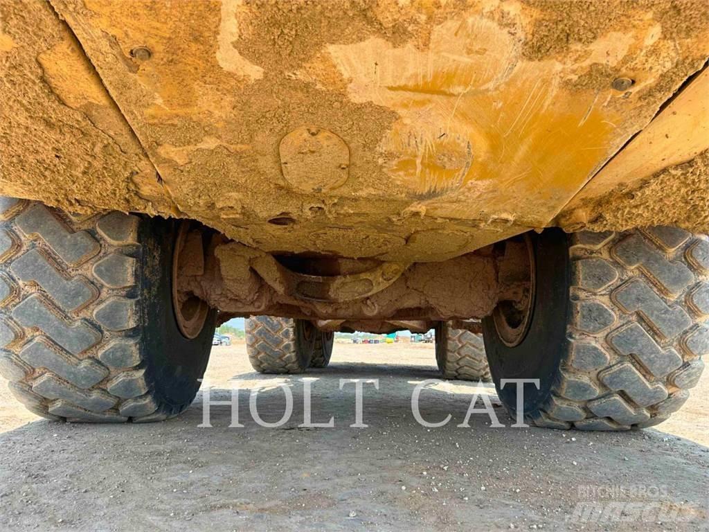 CAT 74504 铰接式自卸车