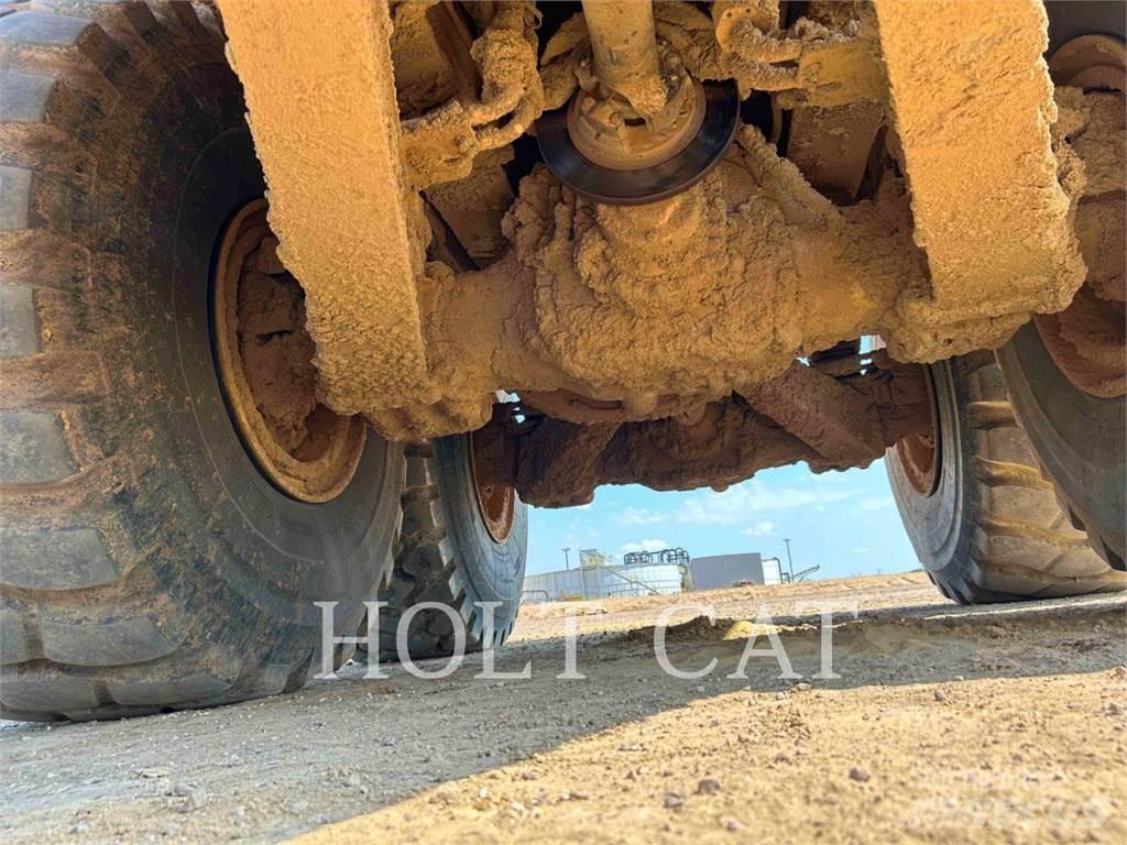 CAT 74504 铰接式自卸车