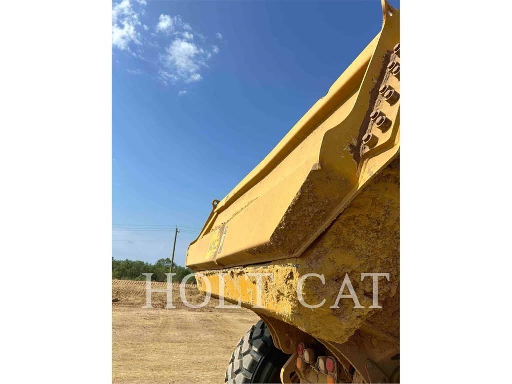 CAT 74504 铰接式自卸车