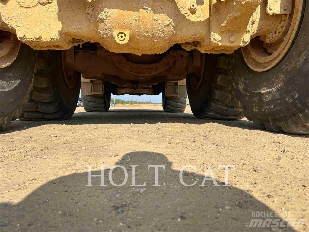 CAT 74504 铰接式自卸车