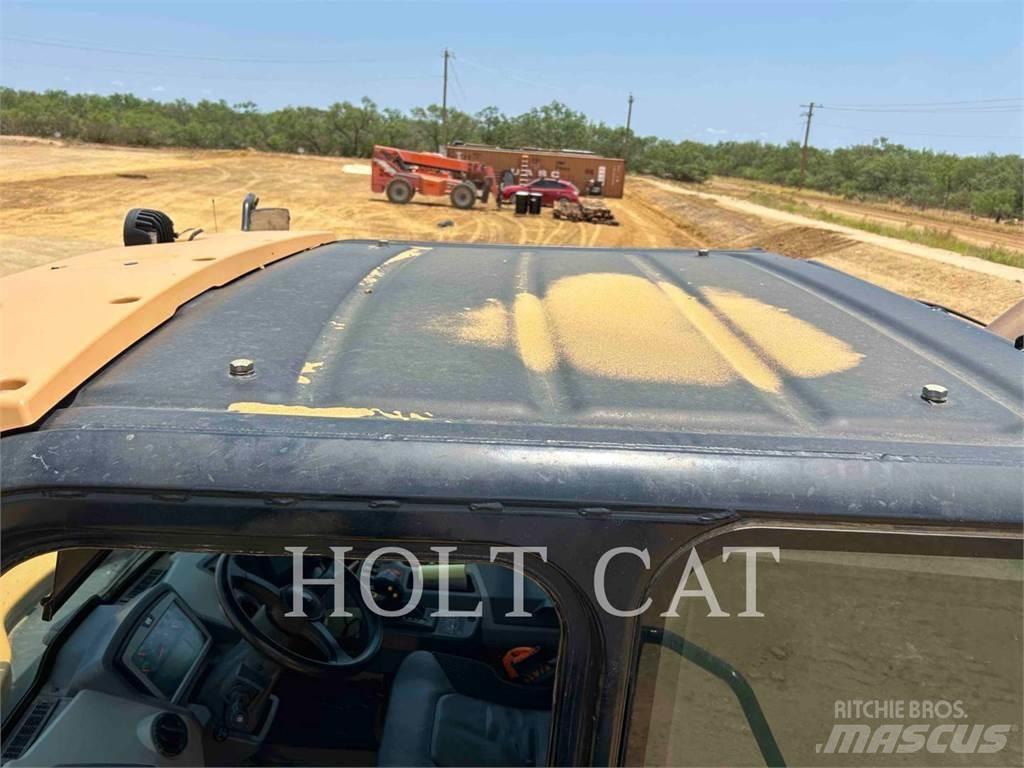 CAT 74504 铰接式自卸车