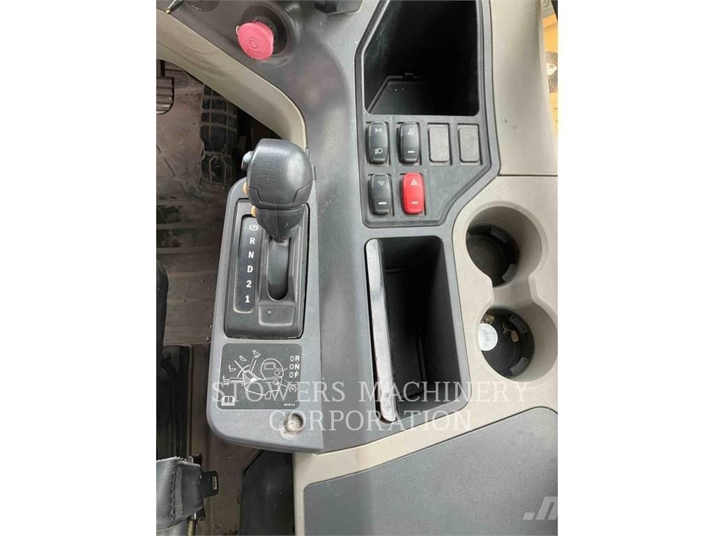 CAT 74504 铰接式自卸车