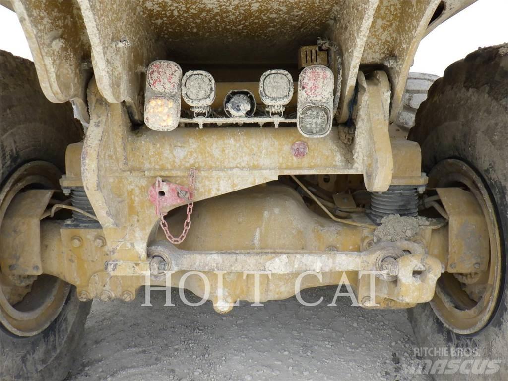 CAT 74504 铰接式自卸车