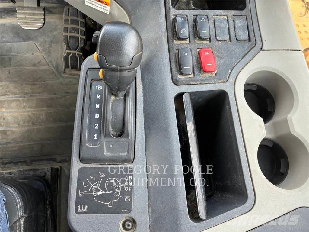 CAT 74504 铰接式自卸车