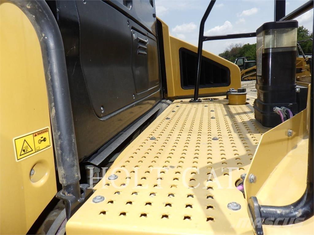 CAT 74504 铰接式自卸车