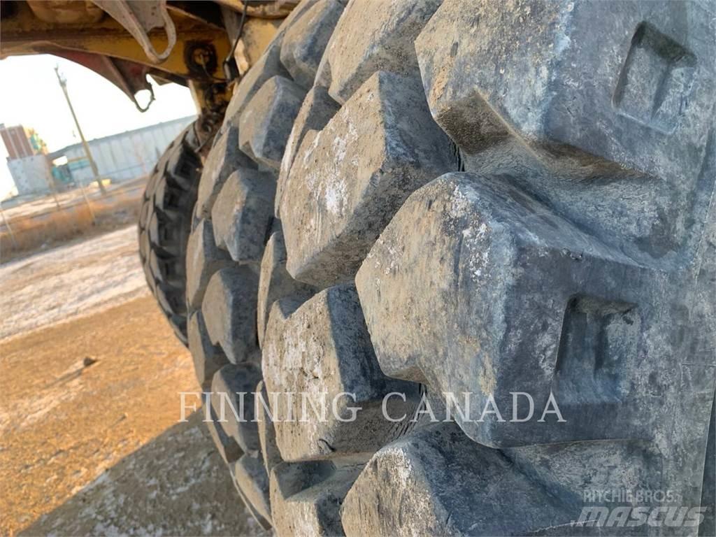 CAT 772 铰接式自卸车
