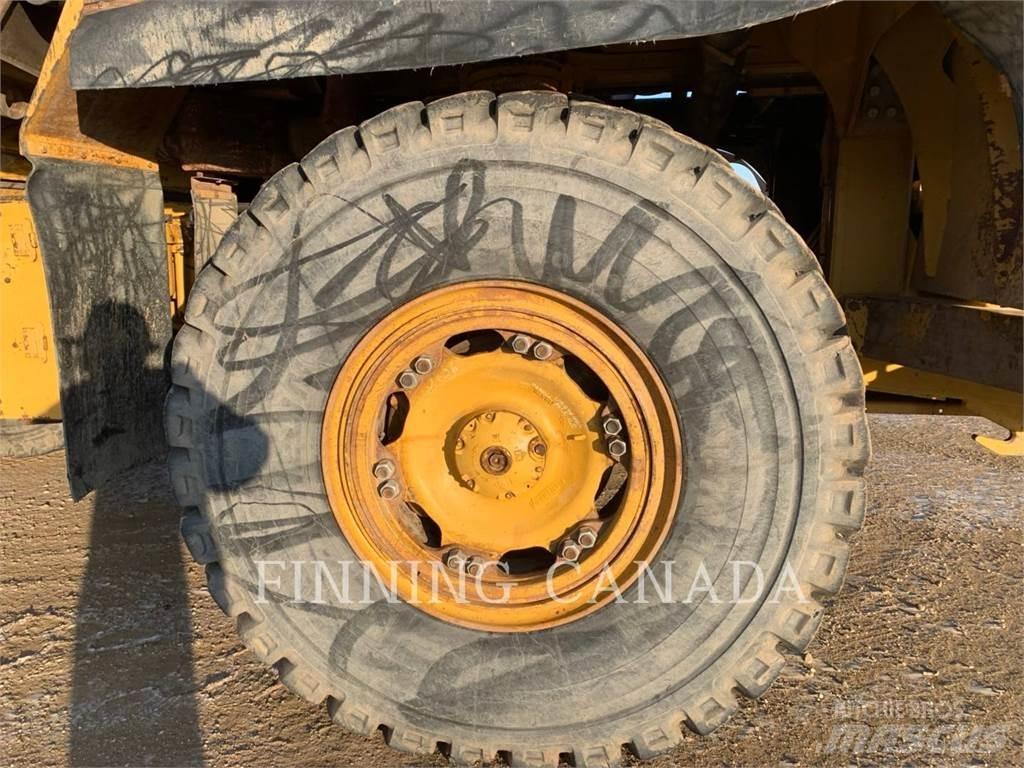 CAT 772 铰接式自卸车