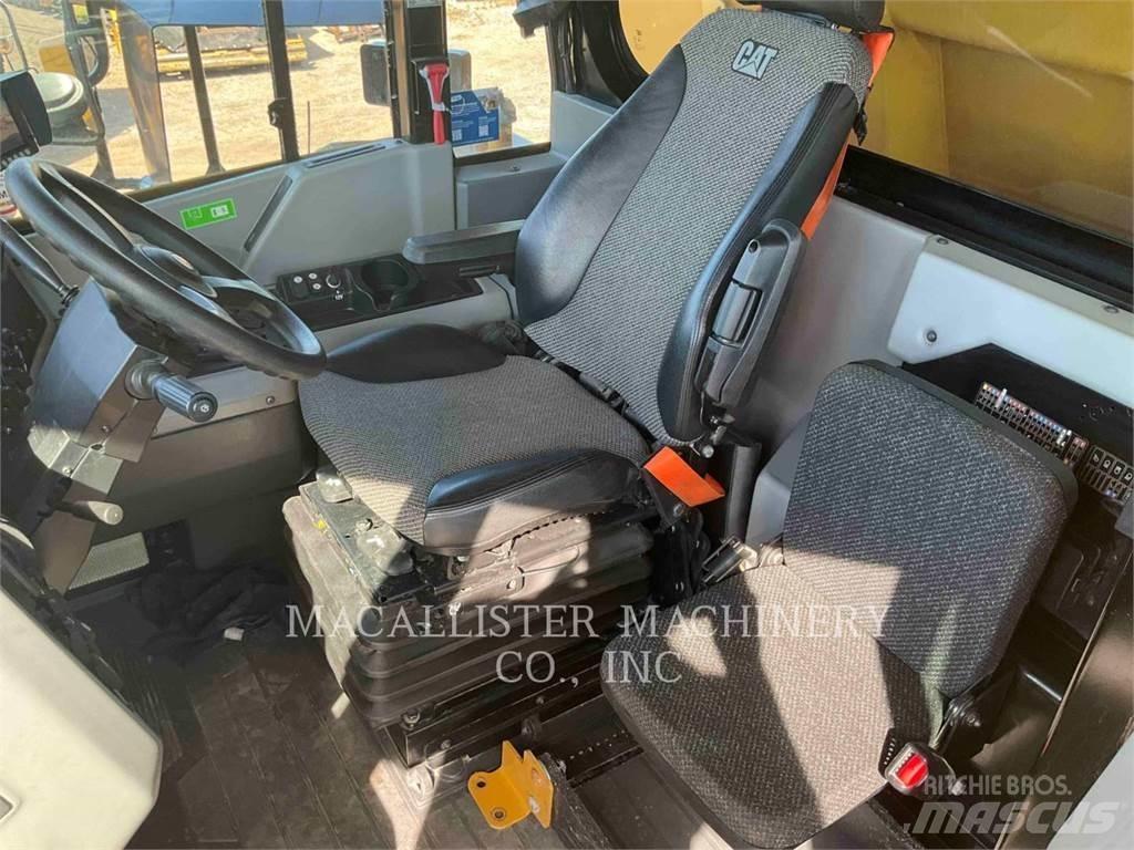 CAT 772G 铰接式自卸车