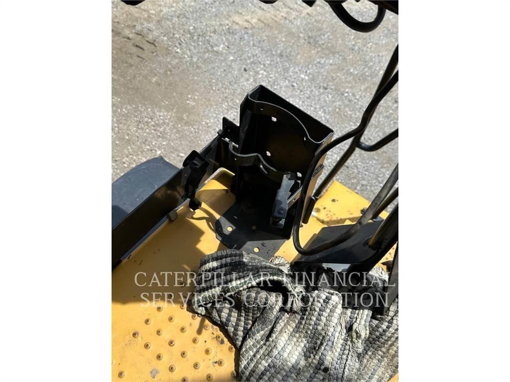 CAT 772G 铰接式自卸车