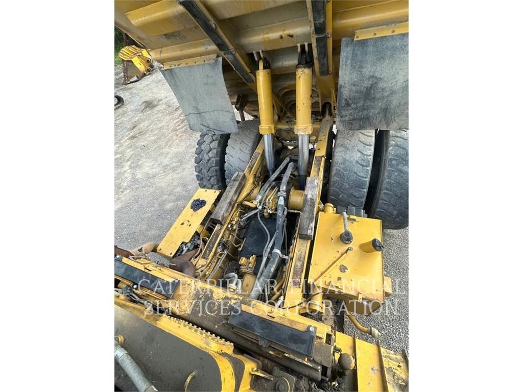 CAT 772G 铰接式自卸车
