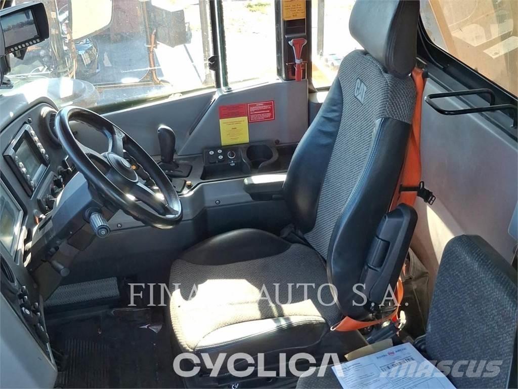 CAT 772G 铰接式自卸车