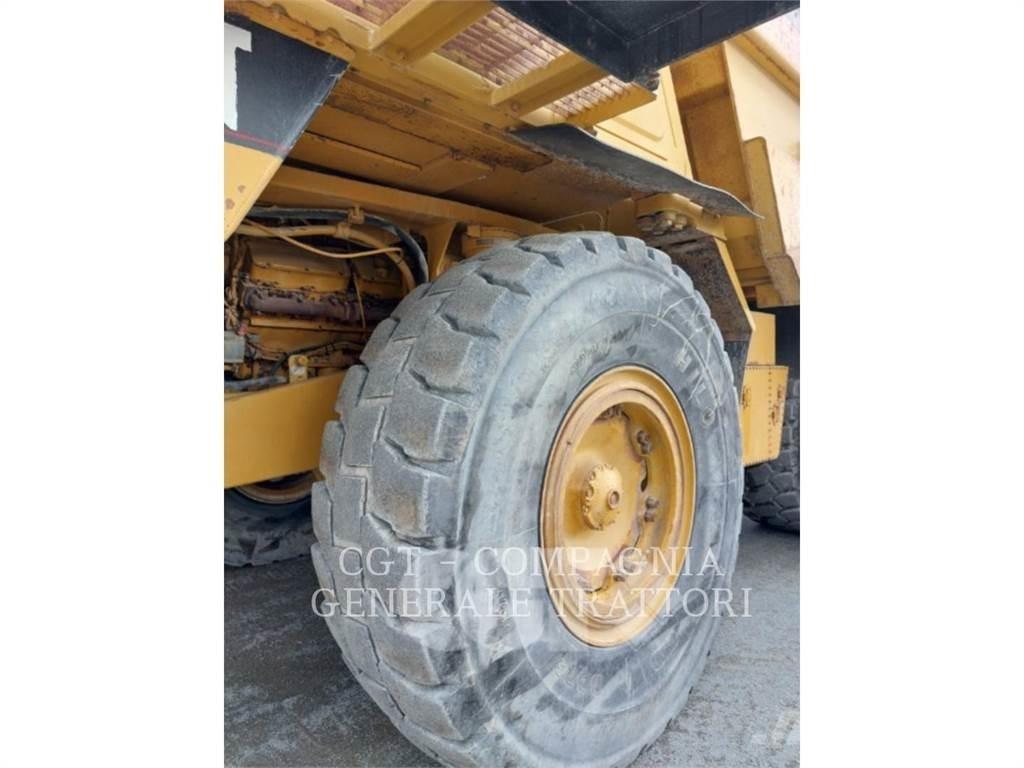 CAT 775B 铰接式自卸车