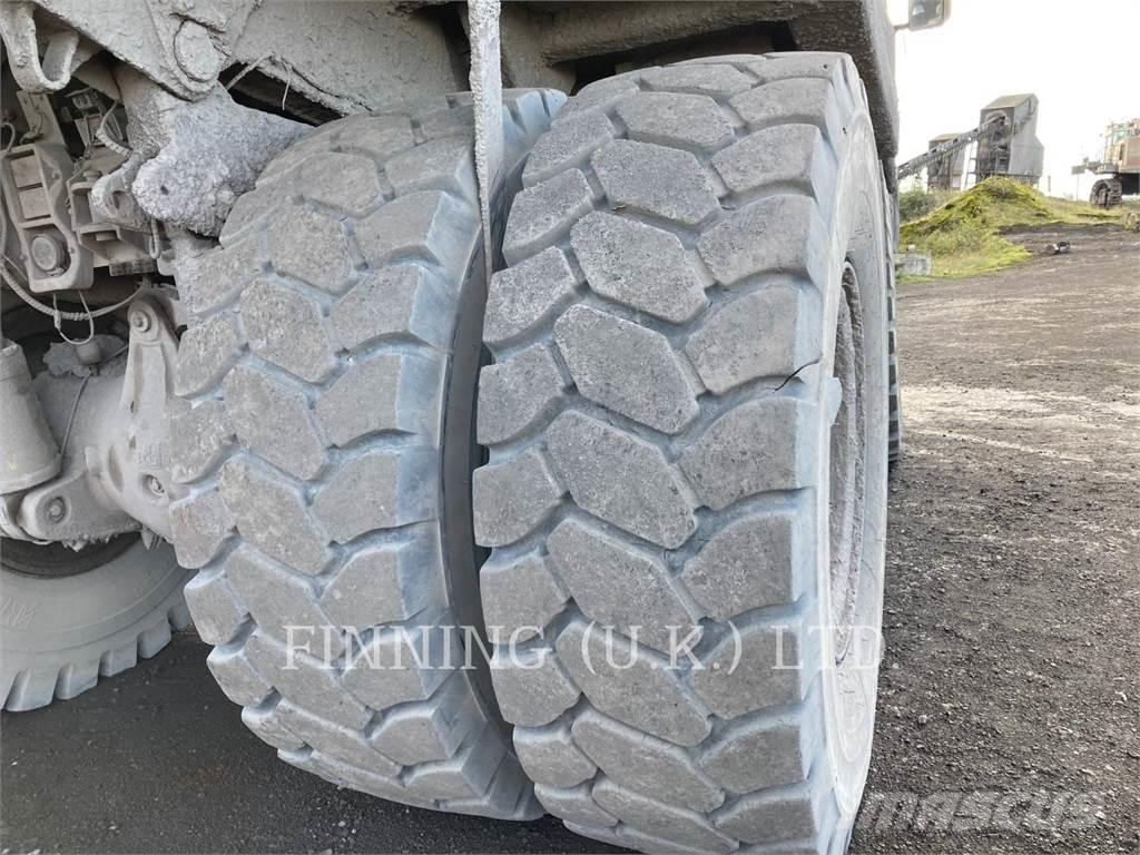 CAT 775D 铰接式自卸车