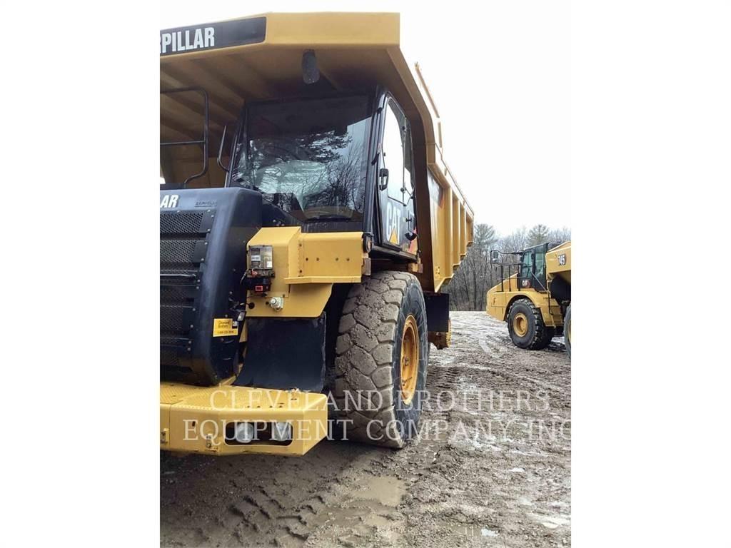 CAT 775F 铰接式自卸车