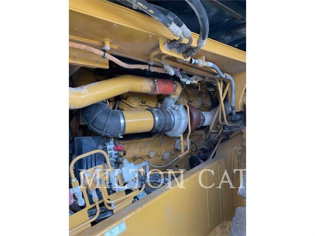 CAT 775F 铰接式自卸车