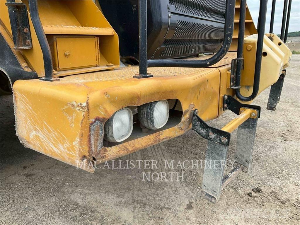 CAT 775F 铰接式自卸车