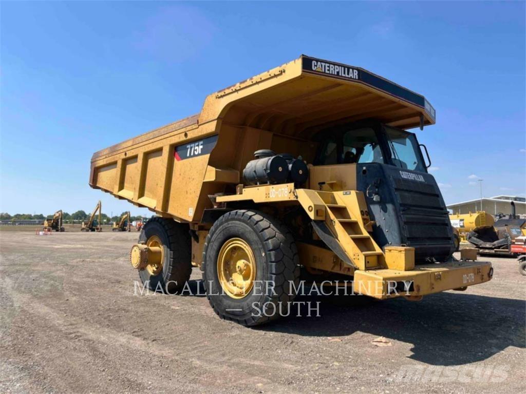 CAT 775F 铰接式自卸车