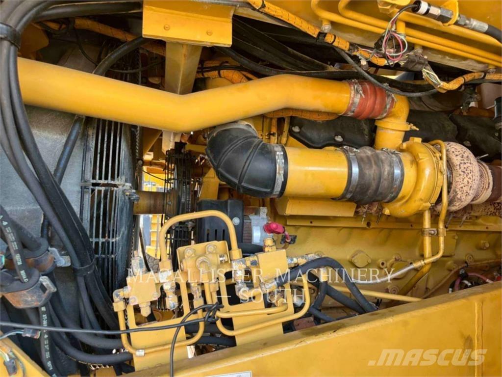 CAT 775F 铰接式自卸车