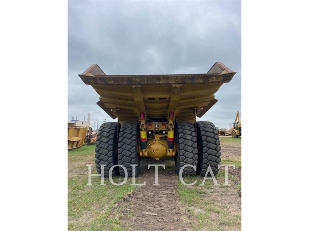 CAT 775G 铰接式自卸车