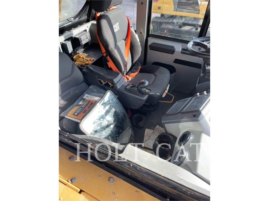 CAT 775G 铰接式自卸车
