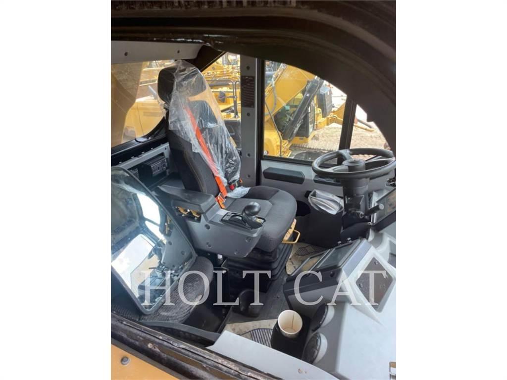CAT 775G 铰接式自卸车
