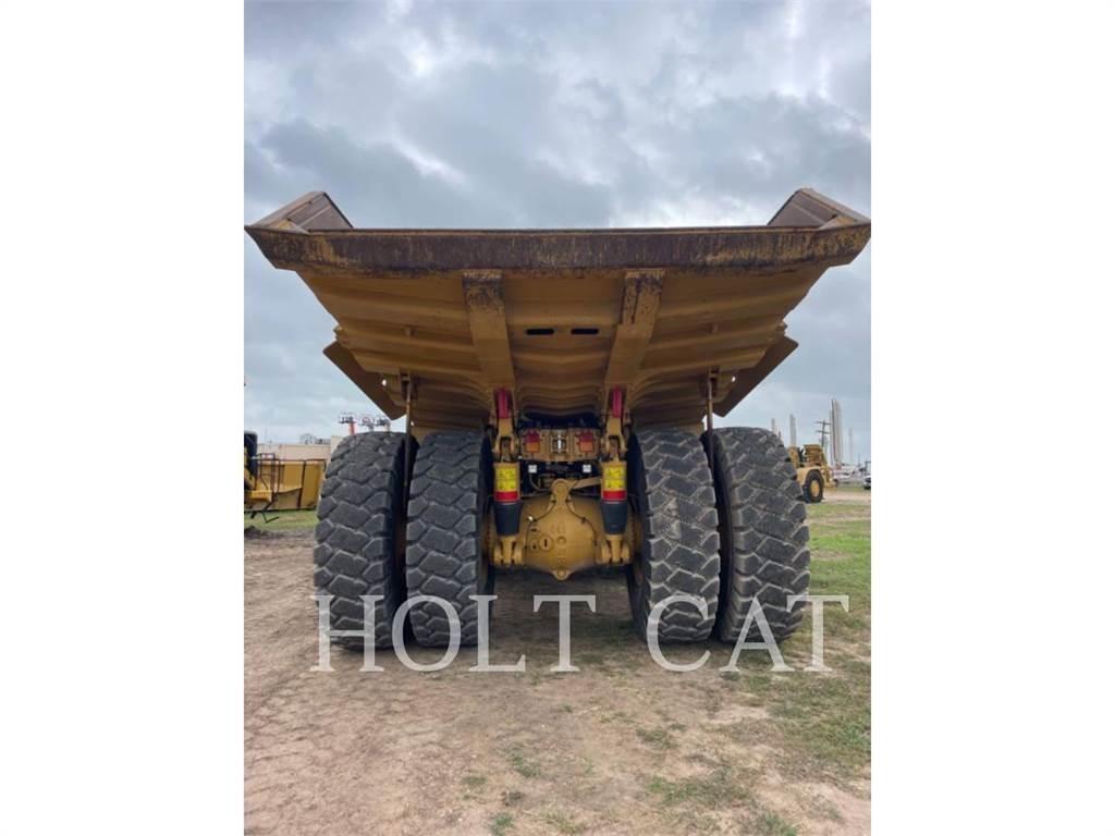 CAT 775G 铰接式自卸车