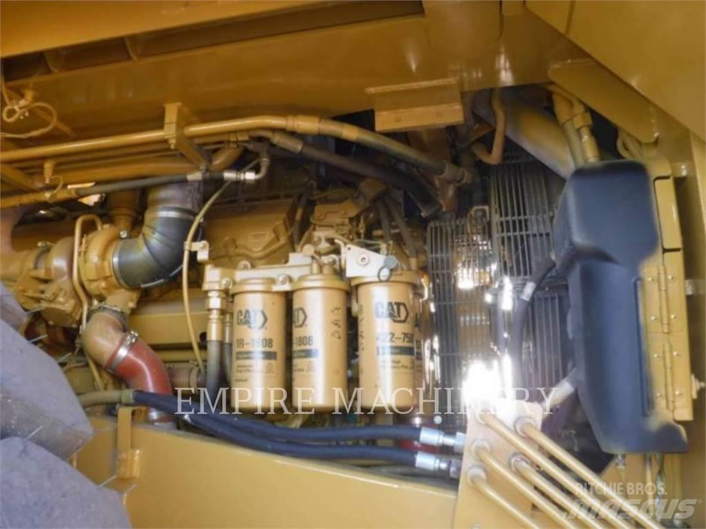 CAT 775G 铰接式自卸车