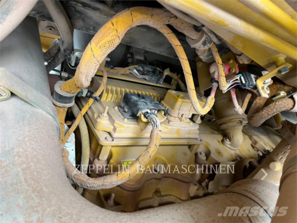 CAT 775G 铰接式自卸车