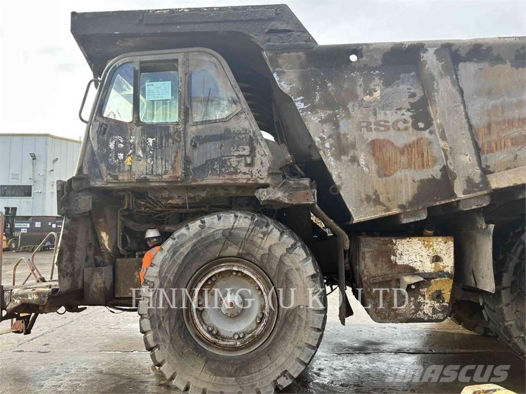 CAT 775G 铰接式自卸车