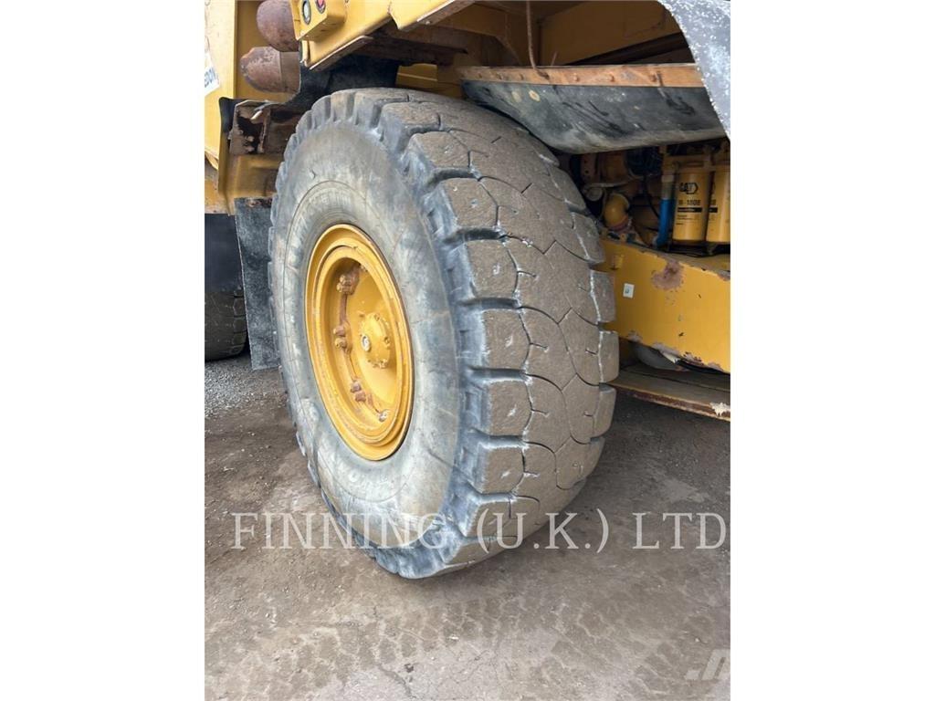CAT 775G 铰接式自卸车