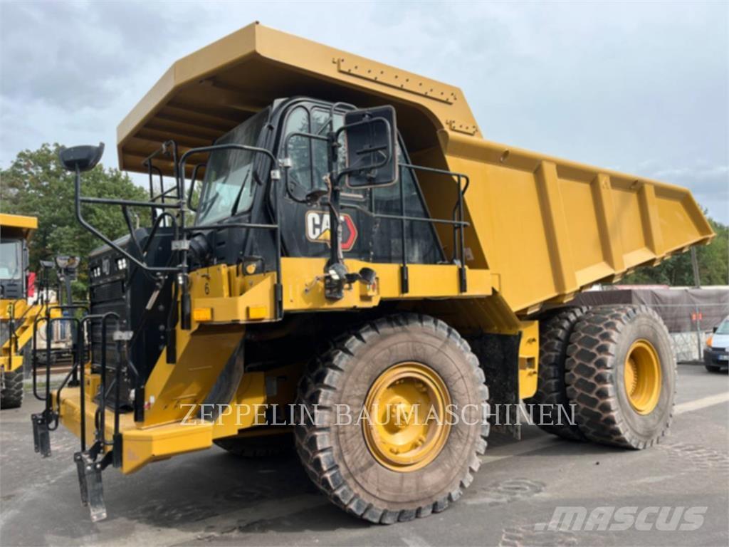 CAT 775G 铰接式自卸车