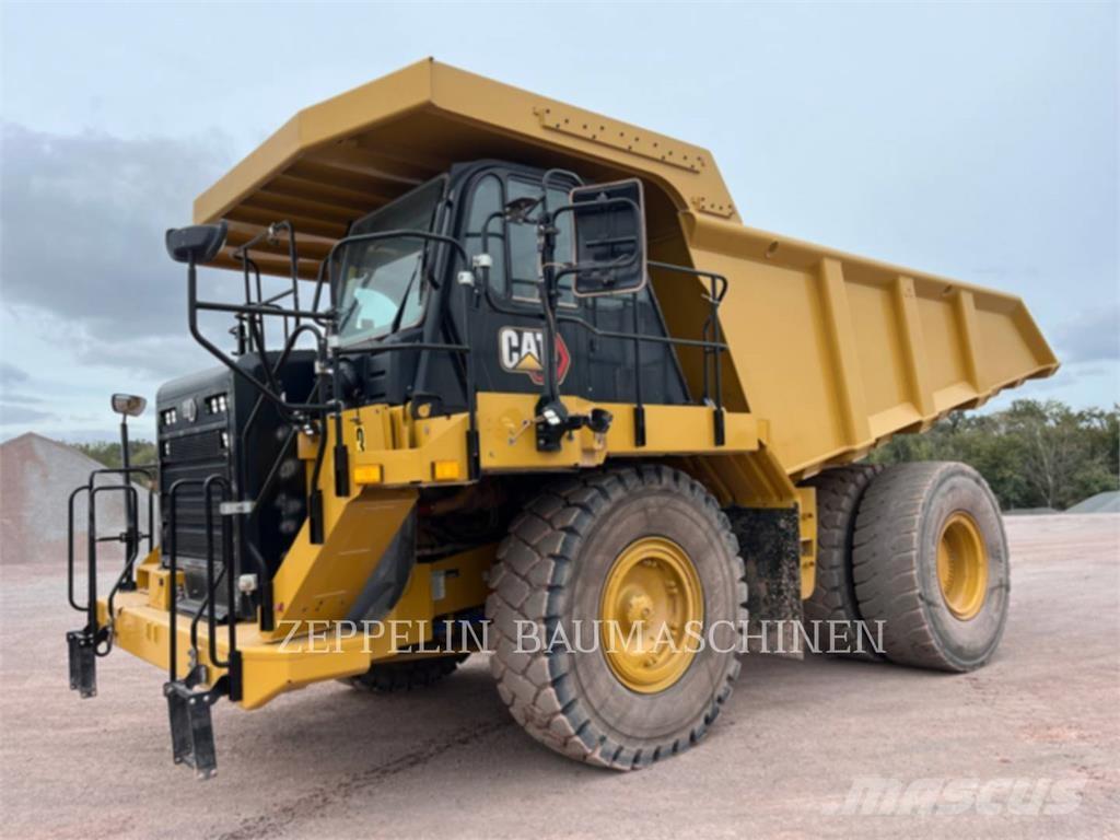 CAT 775G 铰接式自卸车
