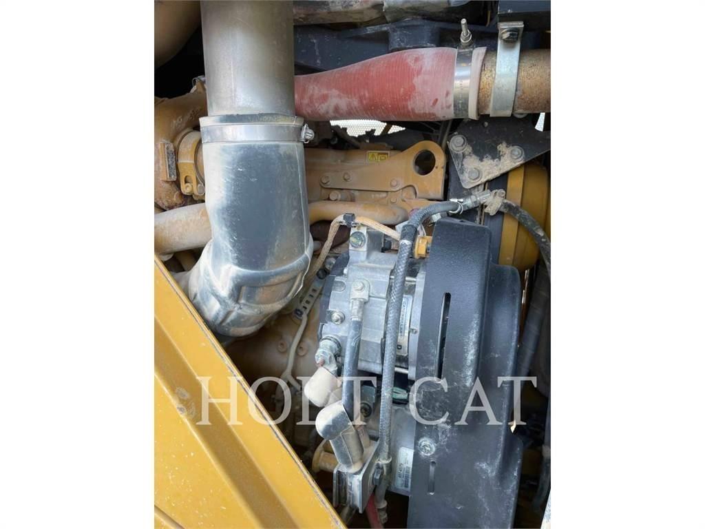 CAT 815 土壤压实机