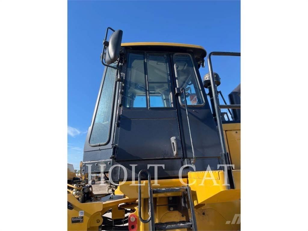 CAT 815 土壤压实机