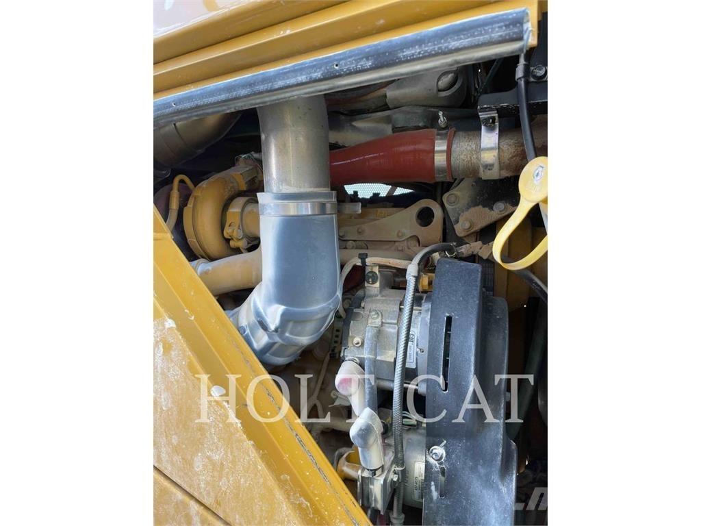 CAT 815 土壤压实机