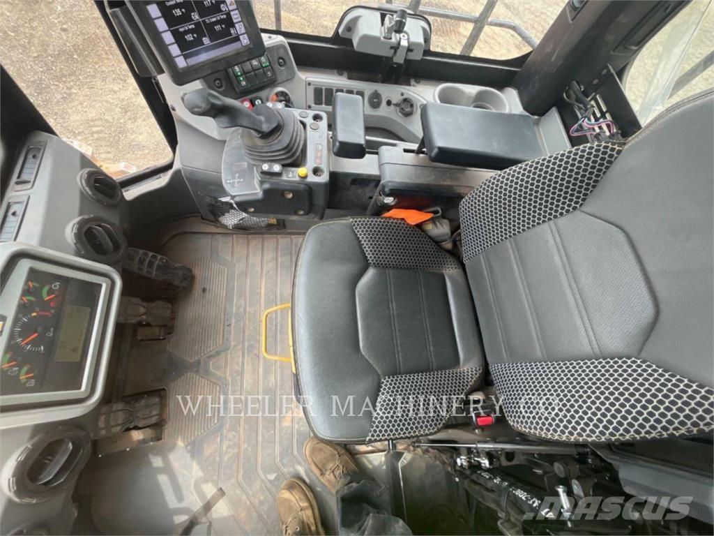 CAT 815 复合式压路机