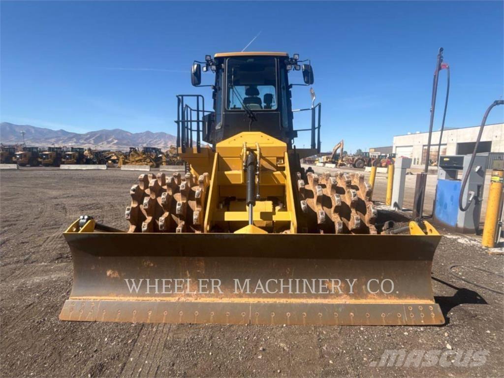 CAT 815 复合式压路机